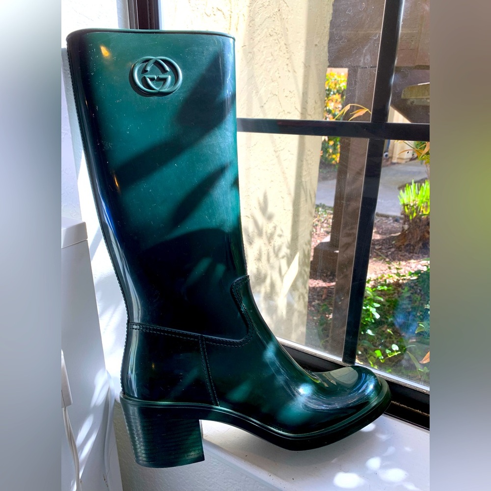 Rare teal green GUCCI interlocking rubber rain boots (Size 40 IT)